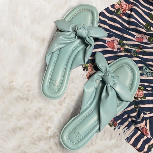 Time and Tru Shoes De Cutest Blue Tie Cushioned Flip Flops Poshmark